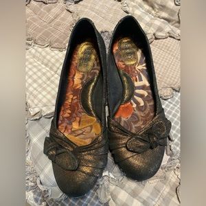 Born lily size 9.5 bronze